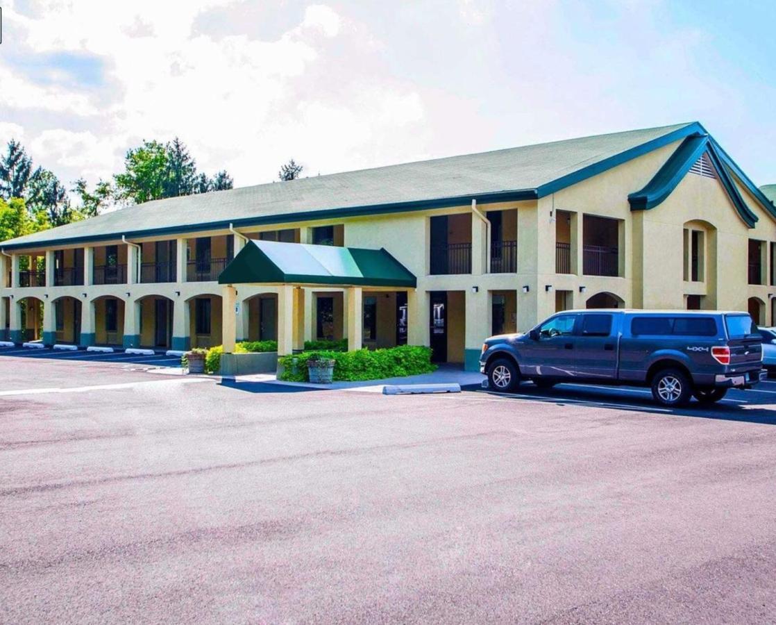 Mcintosh Inn Media Exterior photo